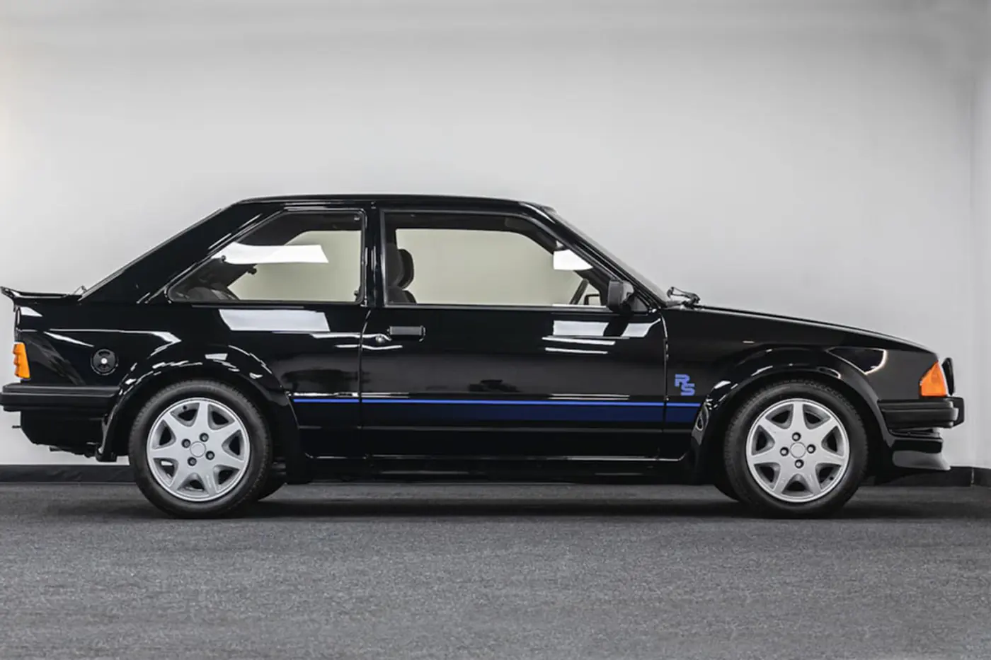 Ford принцессы Дианы был продан на аукционе за 851.000 долларов