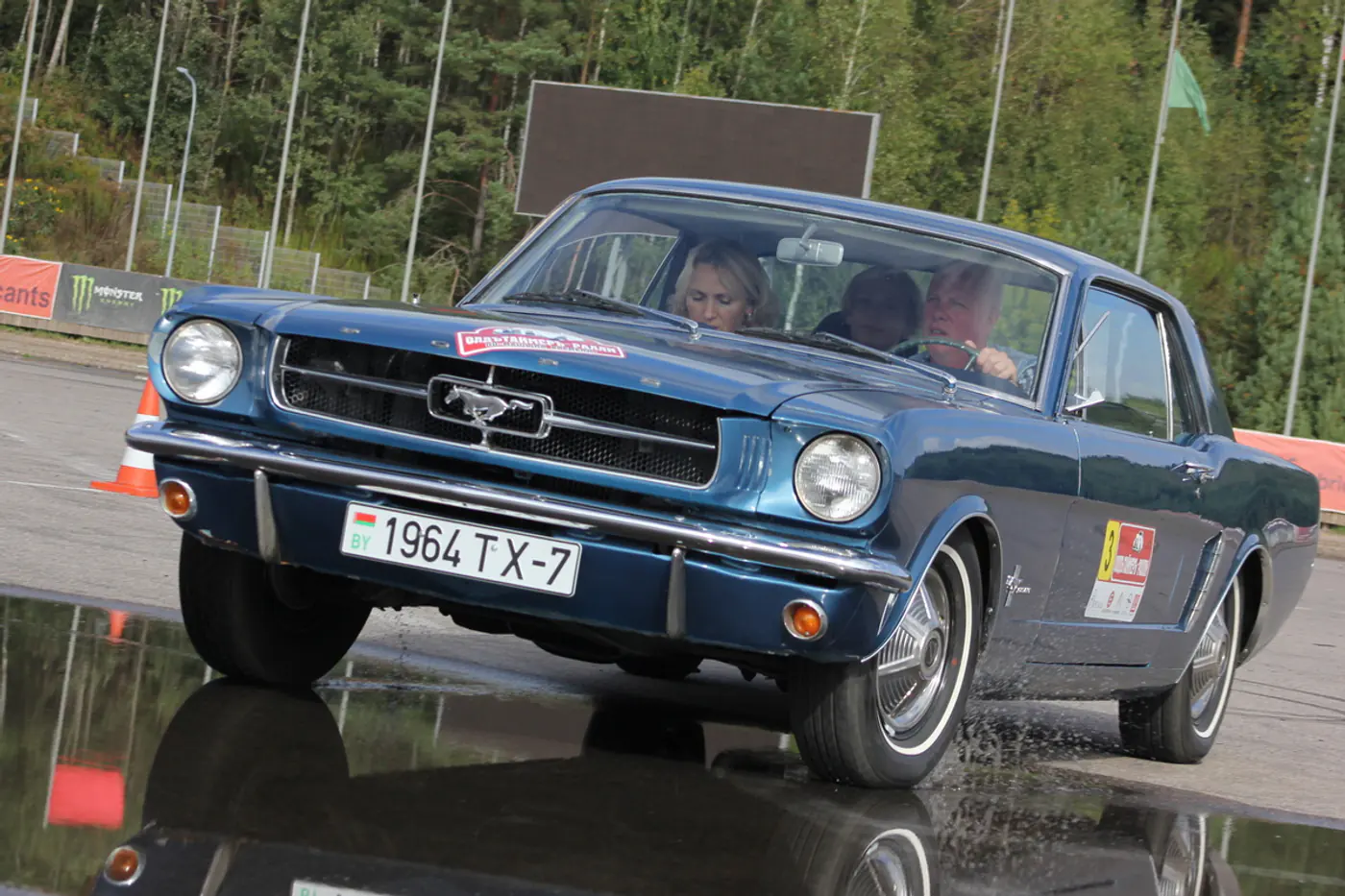 "Олдтаймер-ралли" вернулось: директорская "Волга", Oldsmobile на 8 мест и гоночный "запорожец"