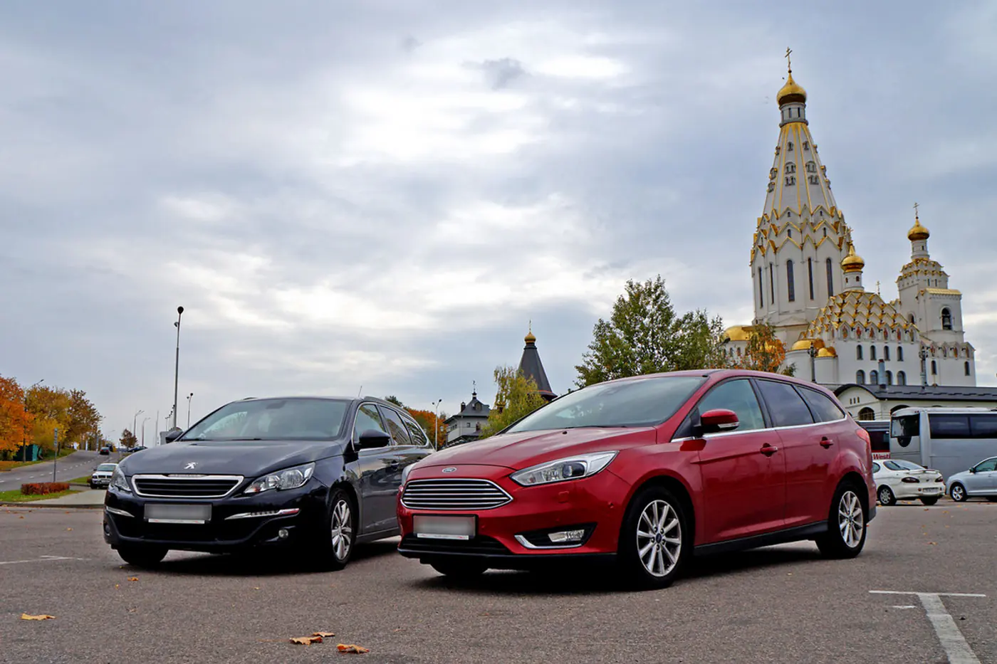 Ordnung или lamour? Сравниваем подержанные универсалы Ford Focus III и Peugeot 308 T9