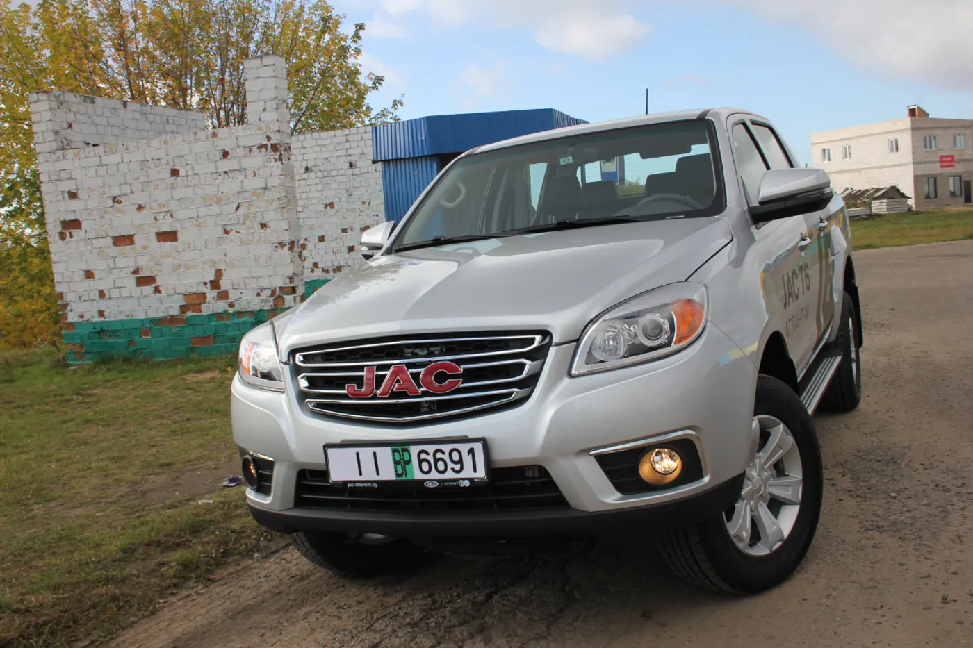 Поле есть, конкурентов нет? Знакомимся с JAC T6