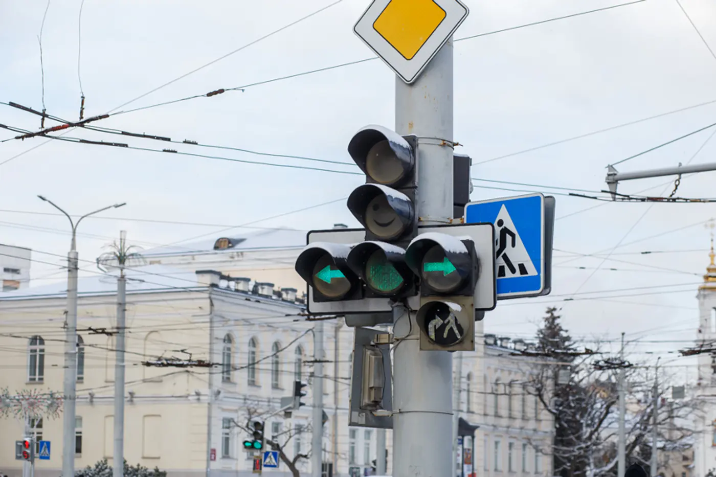 Старые песни о главном. Кто кому должен уступать при повороте и развороте на "стрелку"?