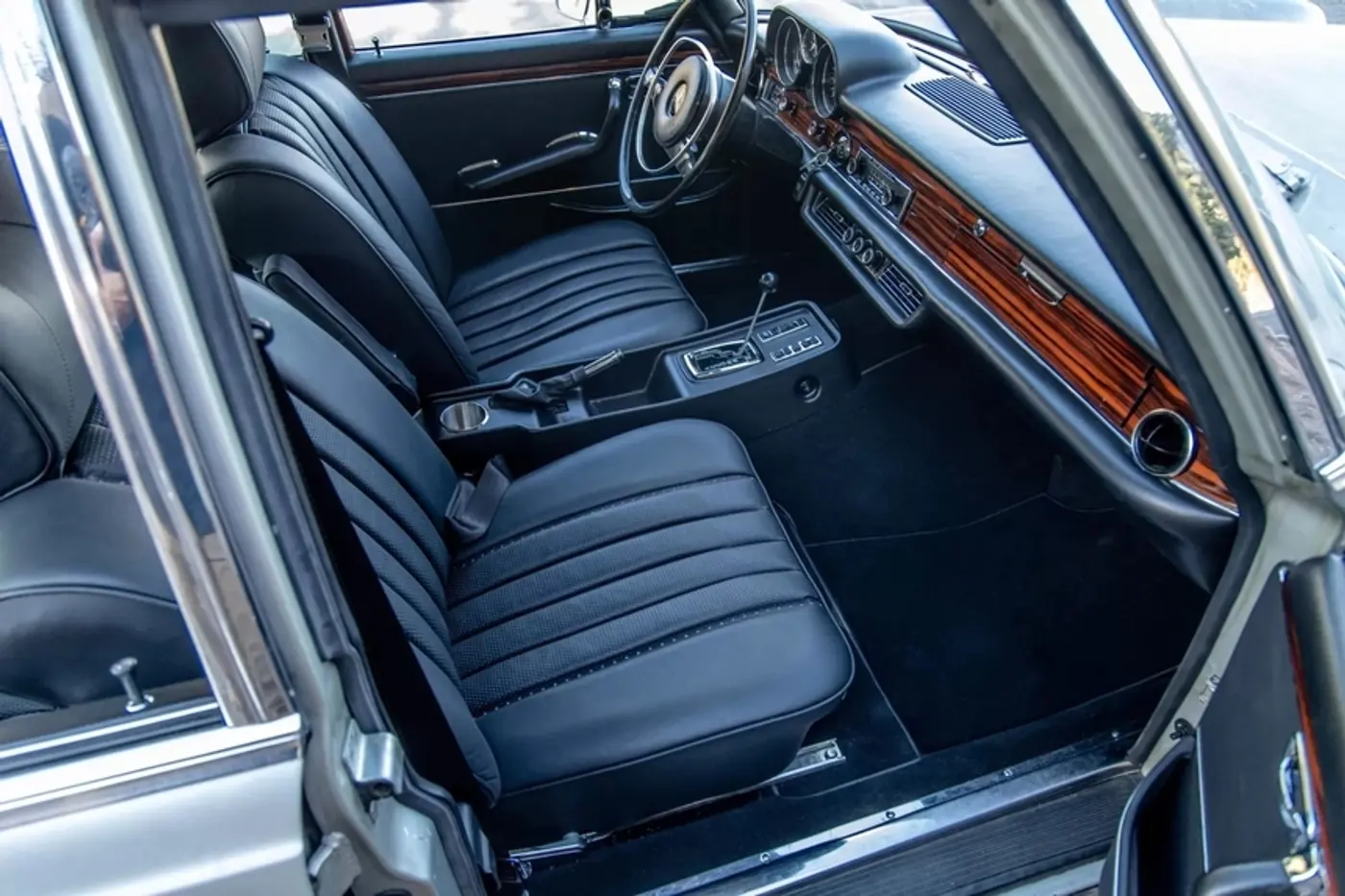 ICON 4x4 прокачала классический Mercedes-Benz 300SEL 6.3 1971 года – получился крутой рестомод