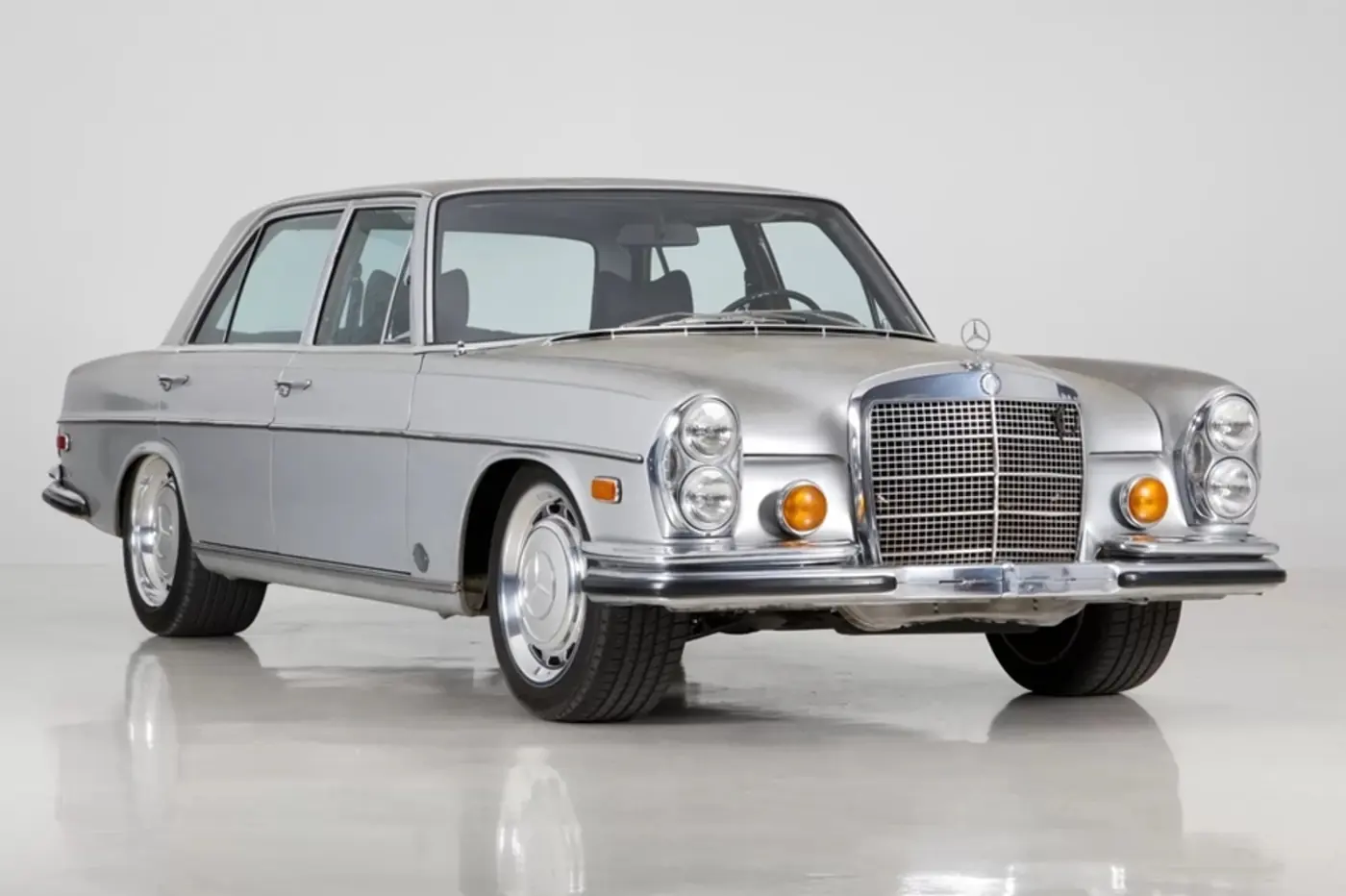 ICON 4x4 прокачала классический Mercedes-Benz 300SEL 6.3 1971 года – получился крутой рестомод