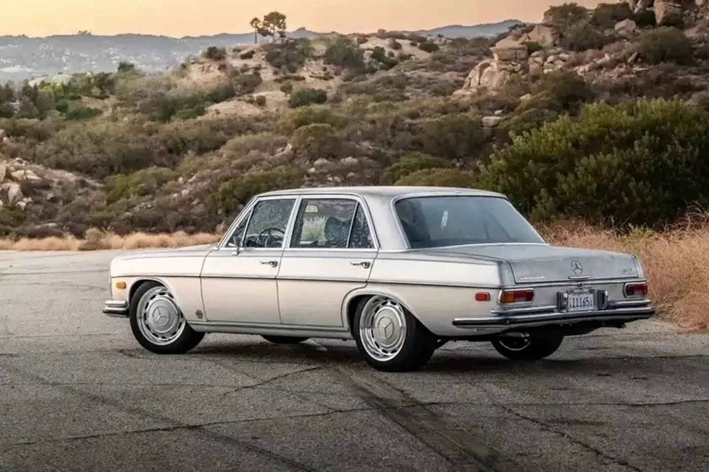 ICON 4x4 прокачала классический Mercedes-Benz 300SEL 6.3 1971 года – получился крутой рестомод