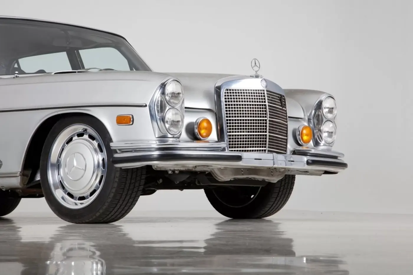 ICON 4x4 прокачала классический Mercedes-Benz 300SEL 6.3 1971 года – получился крутой рестомод