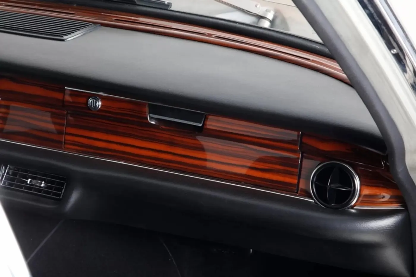 ICON 4x4 прокачала классический Mercedes-Benz 300SEL 6.3 1971 года – получился крутой рестомод