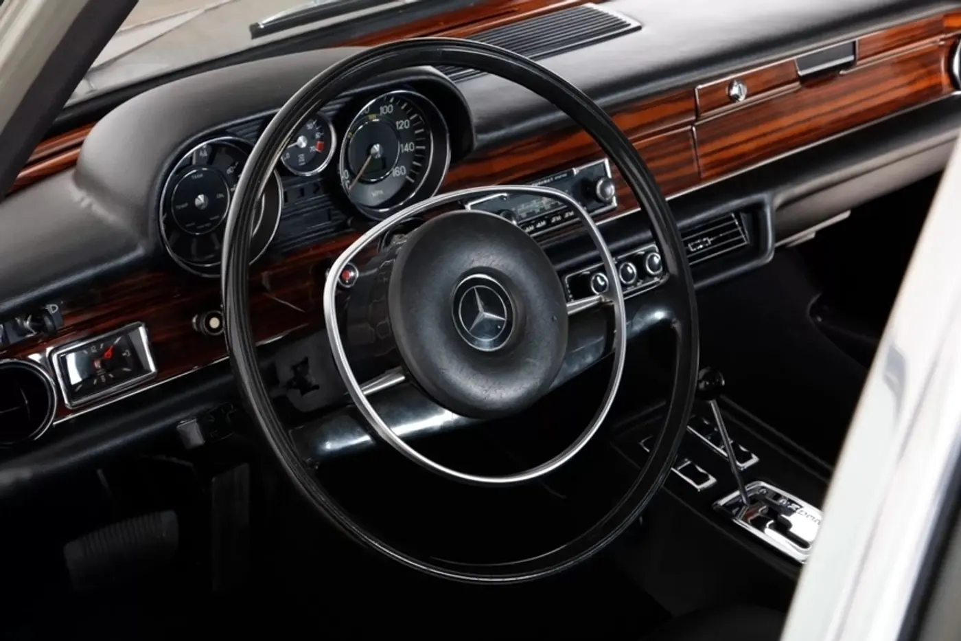ICON 4x4 прокачала классический Mercedes-Benz 300SEL 6.3 1971 года – получился крутой рестомод