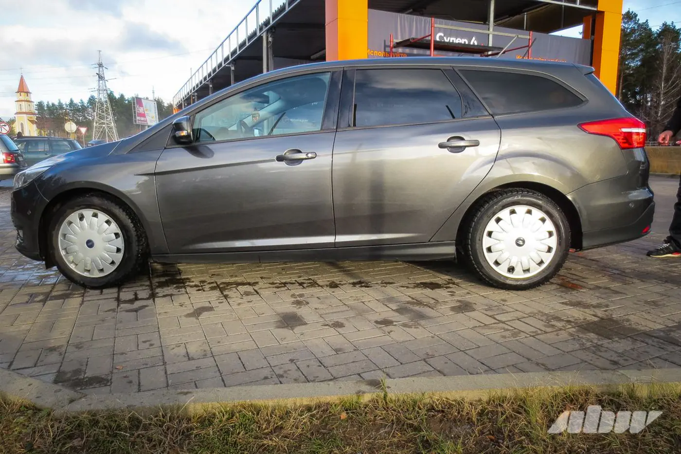 Ford_Focus_сбоку