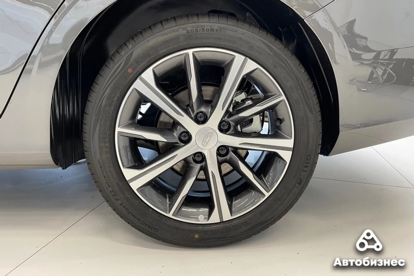 На класс выше? Знакомимся с новым седаном Geely Emgrand