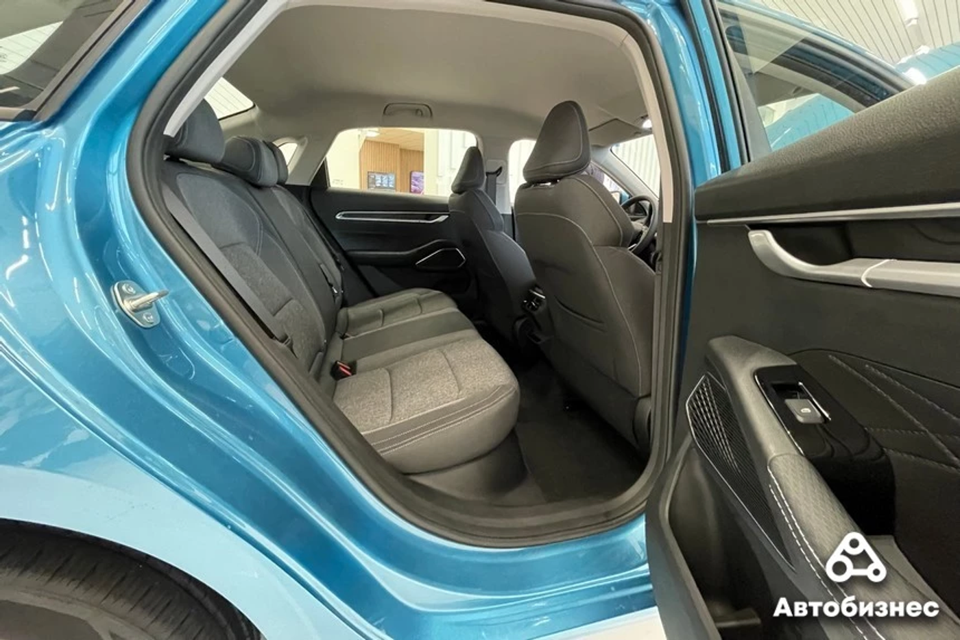 На класс выше? Знакомимся с новым седаном Geely Emgrand