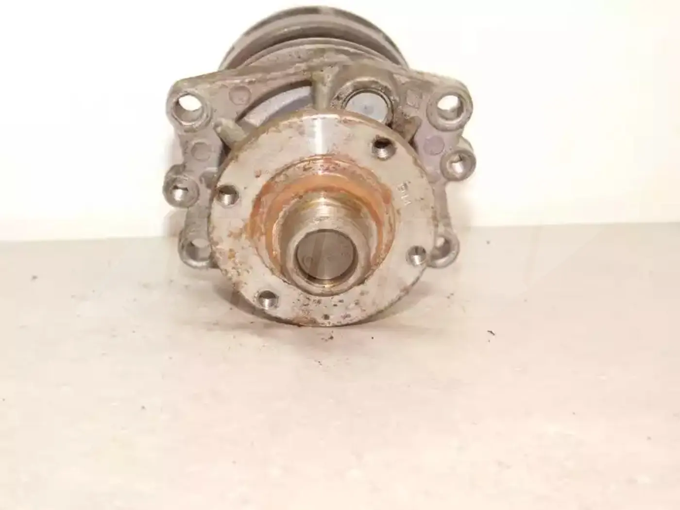 Помпа к BMW  2001