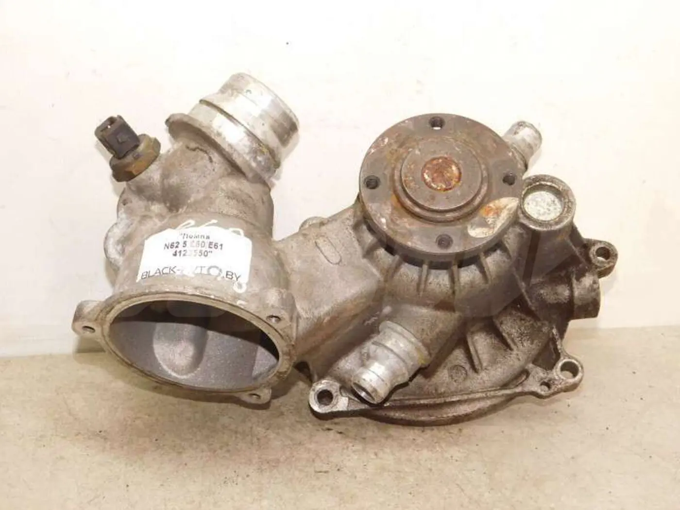 Помпа к BMW  2005