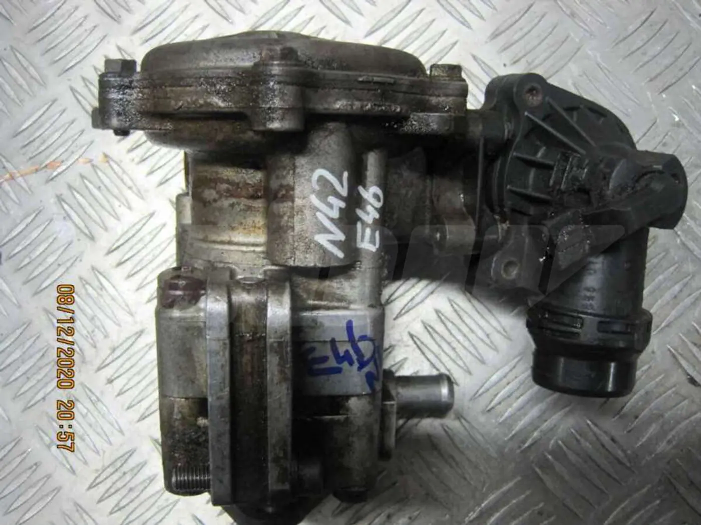 Корпус помпы к BMW 3 series 2002