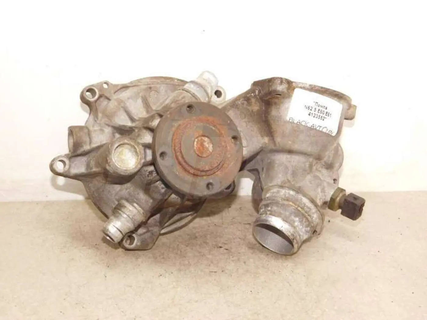 Помпа к BMW  2005