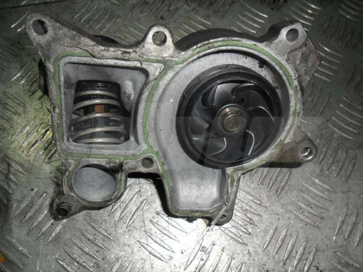 Помпа к BMW X1 2005