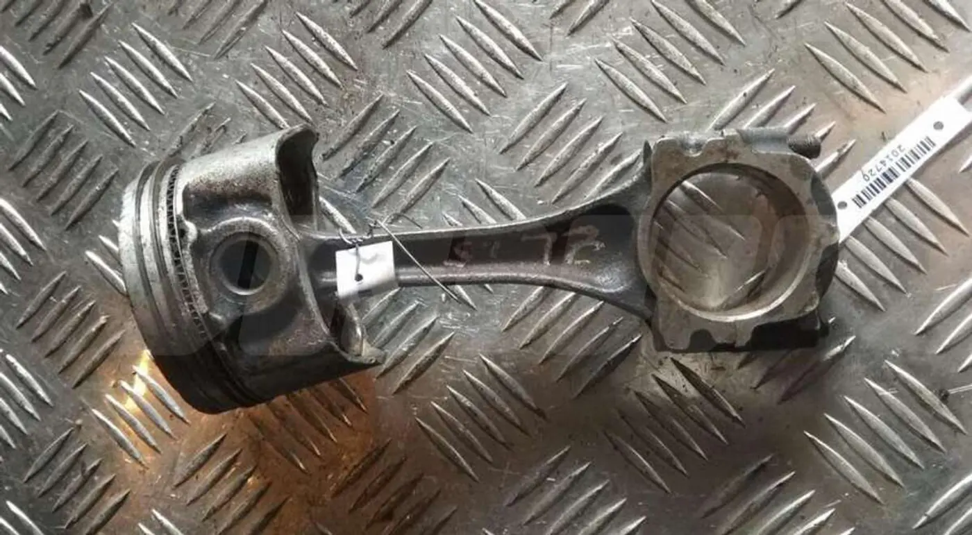 Поршень к Mazda 323 2000
