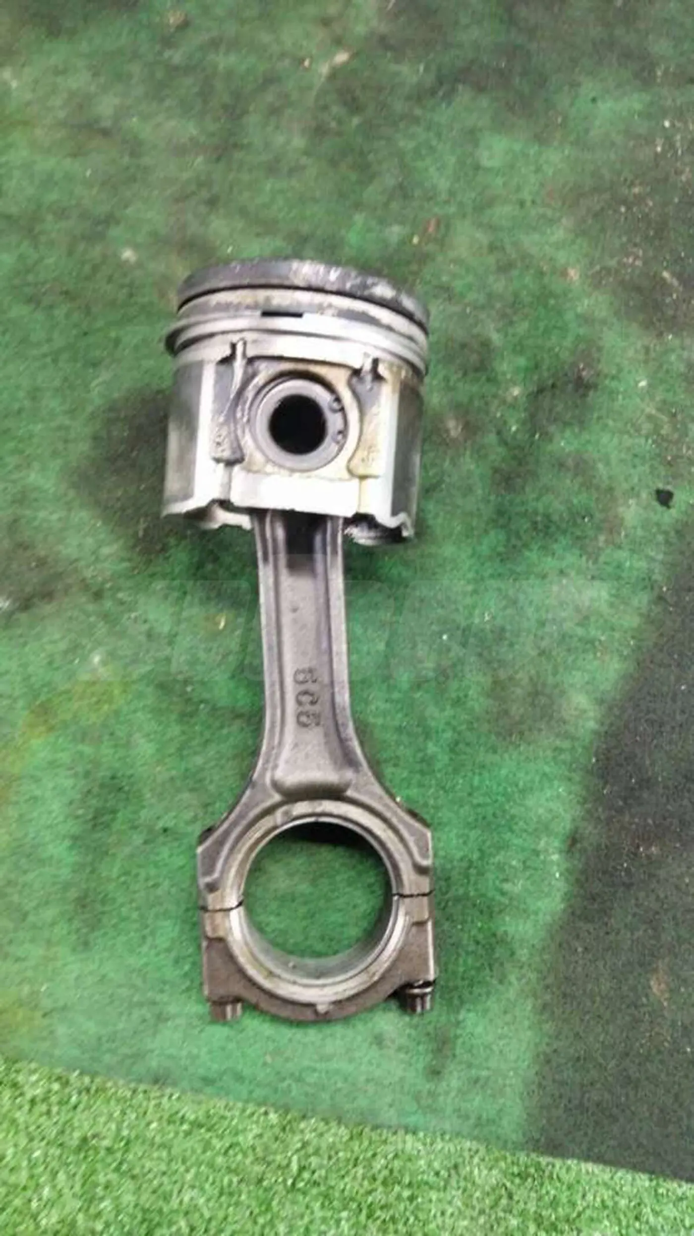 Поршень к Mazda 6 2003