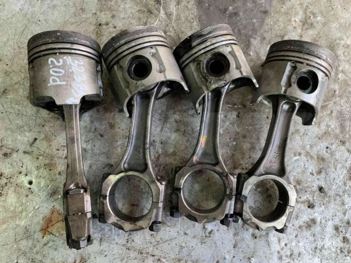 Поршень к Mazda 323 1998
