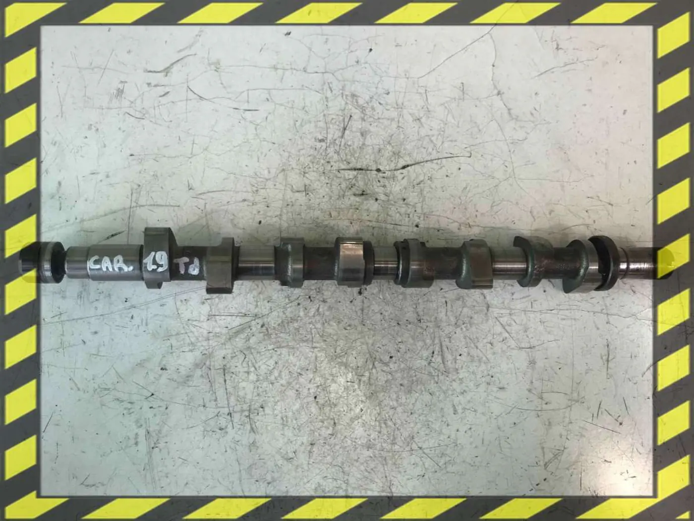 Распредвал к Mitsubishi Carisma 2001