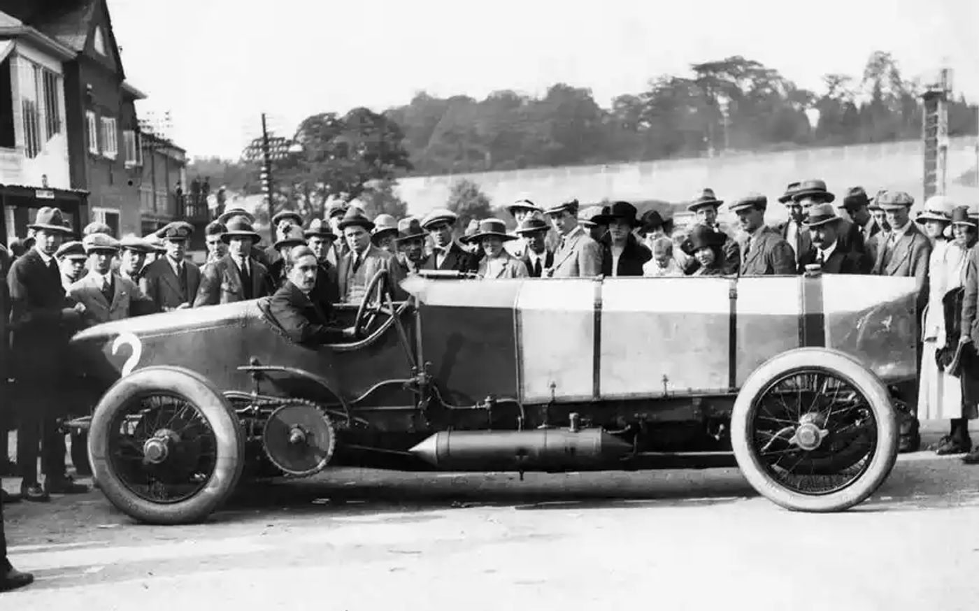 Легенда Aston Martin: вспоминаем основные вехи 110-летней истории британской марки