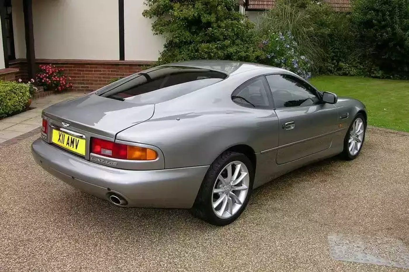 Легенда Aston Martin: вспоминаем основные вехи 110-летней истории британской марки