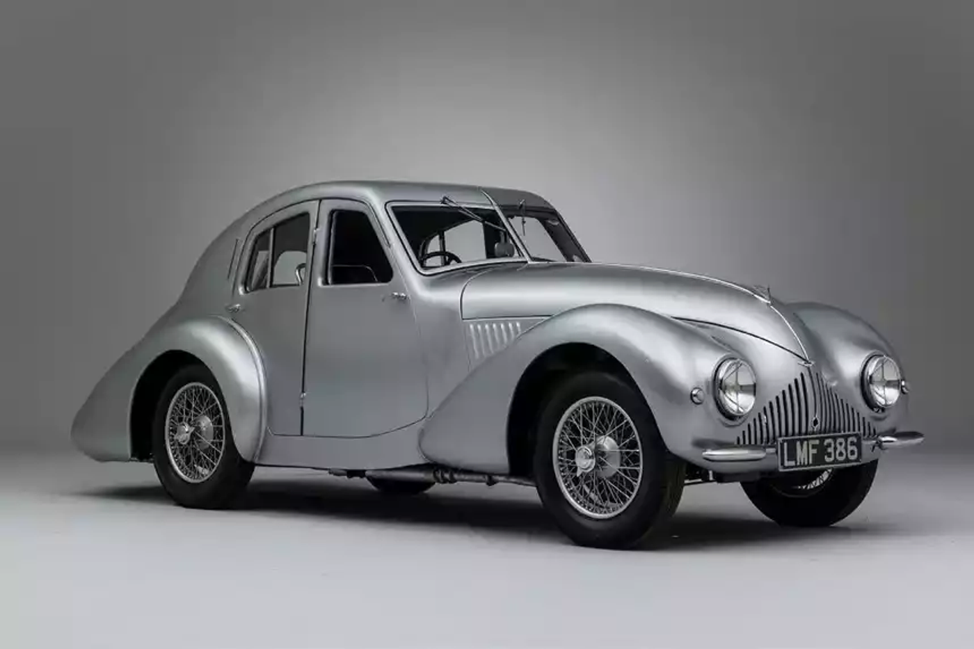 Легенда Aston Martin: вспоминаем основные вехи 110-летней истории британской марки