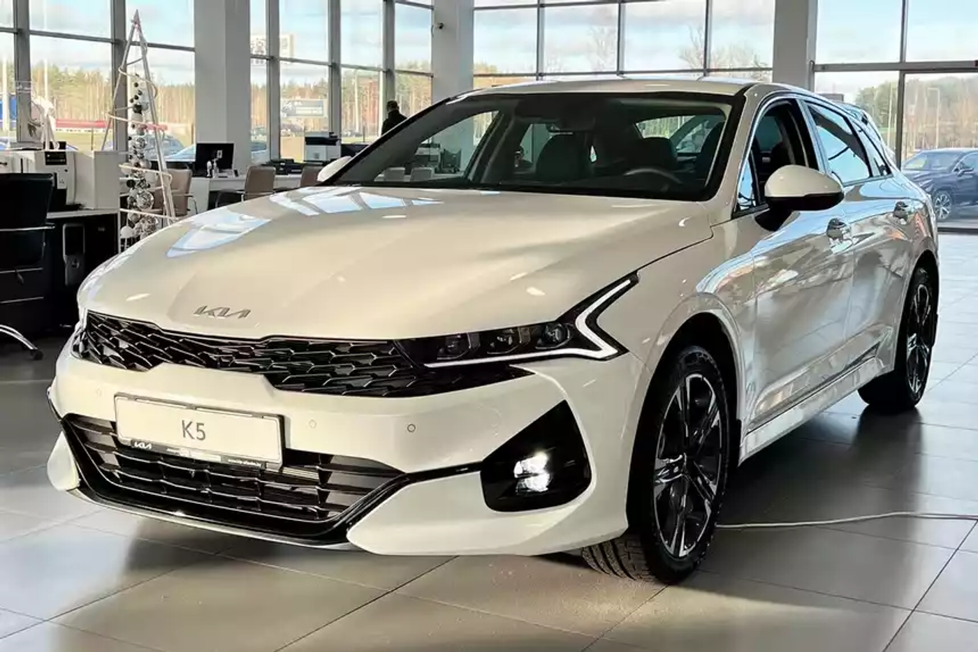 В Беларуси начинают продавать Kia K5. Известна стоимость