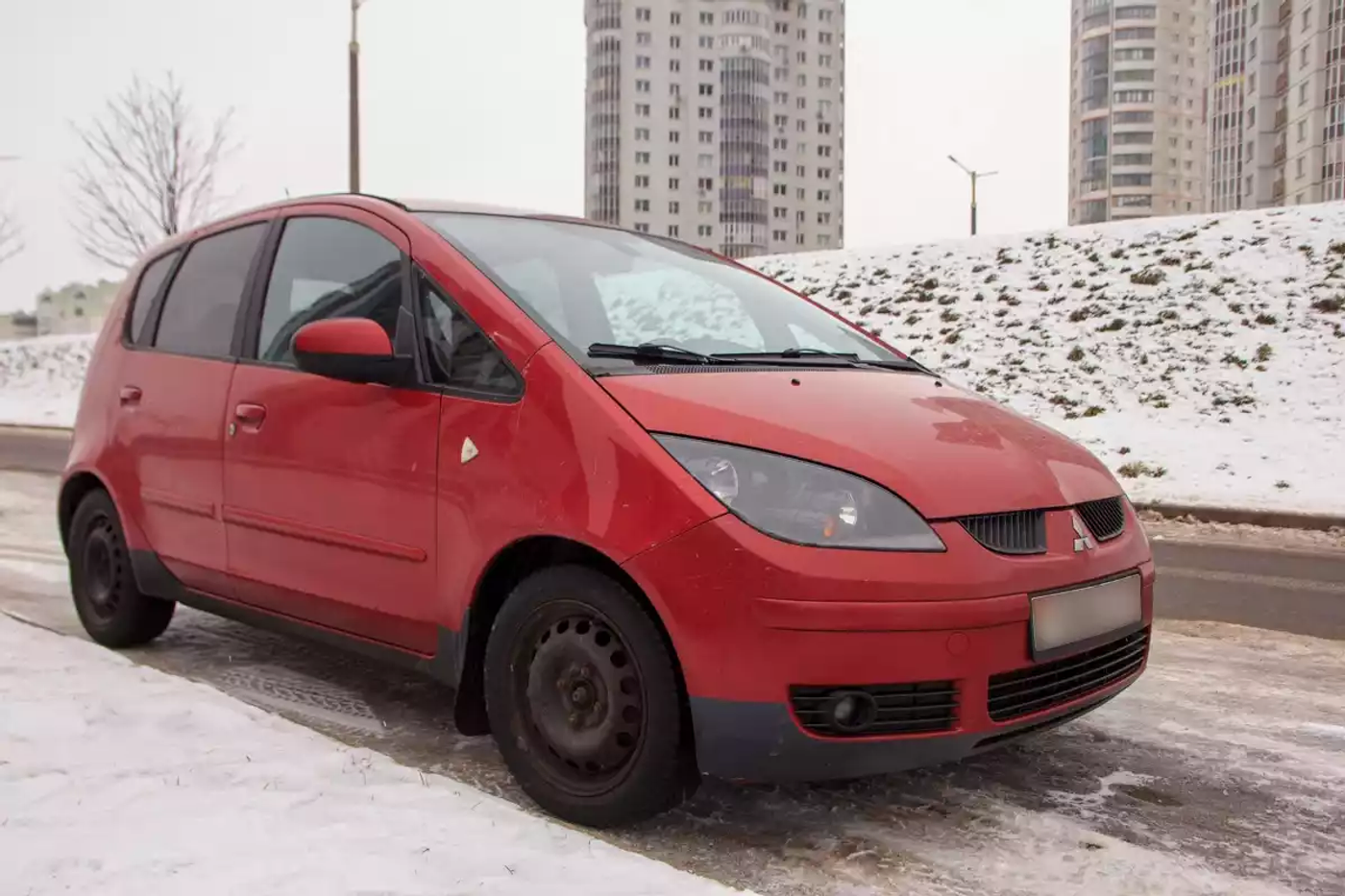 "За передней стойкой как-то раз спрятался МАЗ". Мнение владельца Mitsubishi Colt
