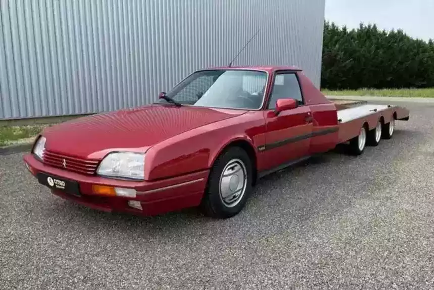 190.000 евро за автовоз. Во Франции продают уникальный 8-колесный Citroёn CX
