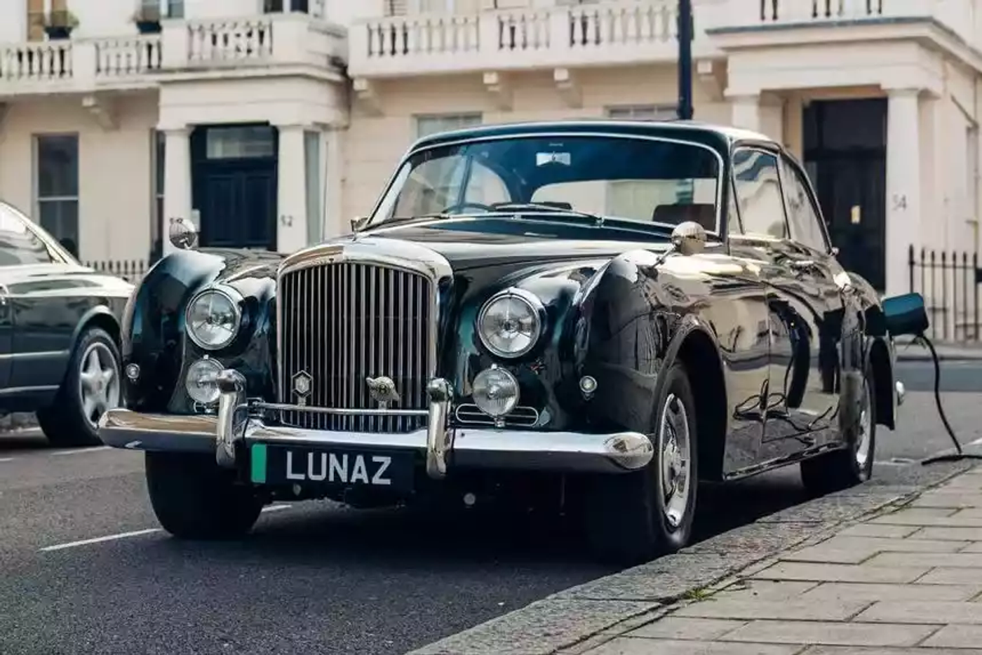 Редчайший Bentley перевели на электротягу – "старичок" разгоняется до "сотни" за 6,9 секунды