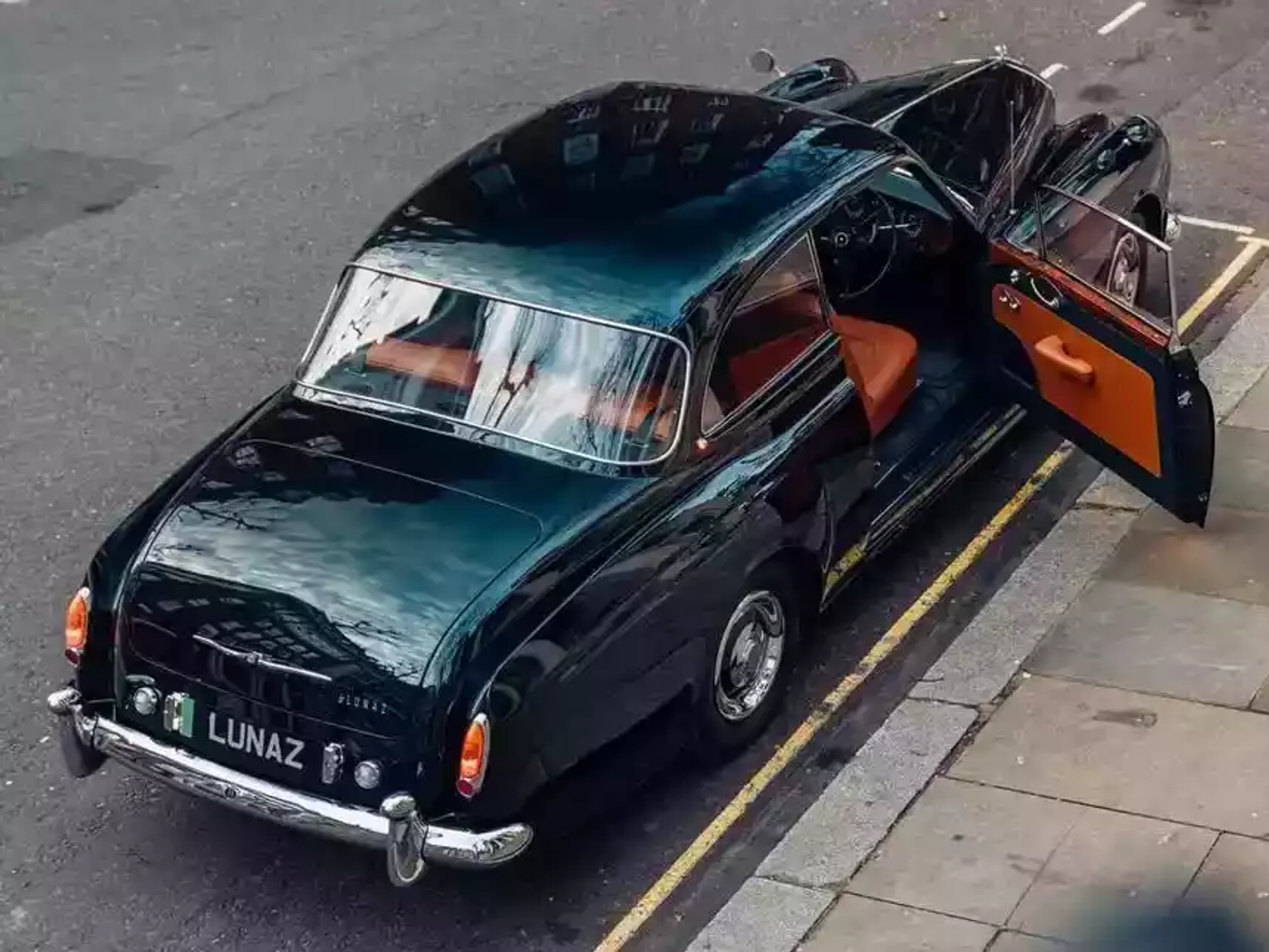 Редчайший Bentley перевели на электротягу –