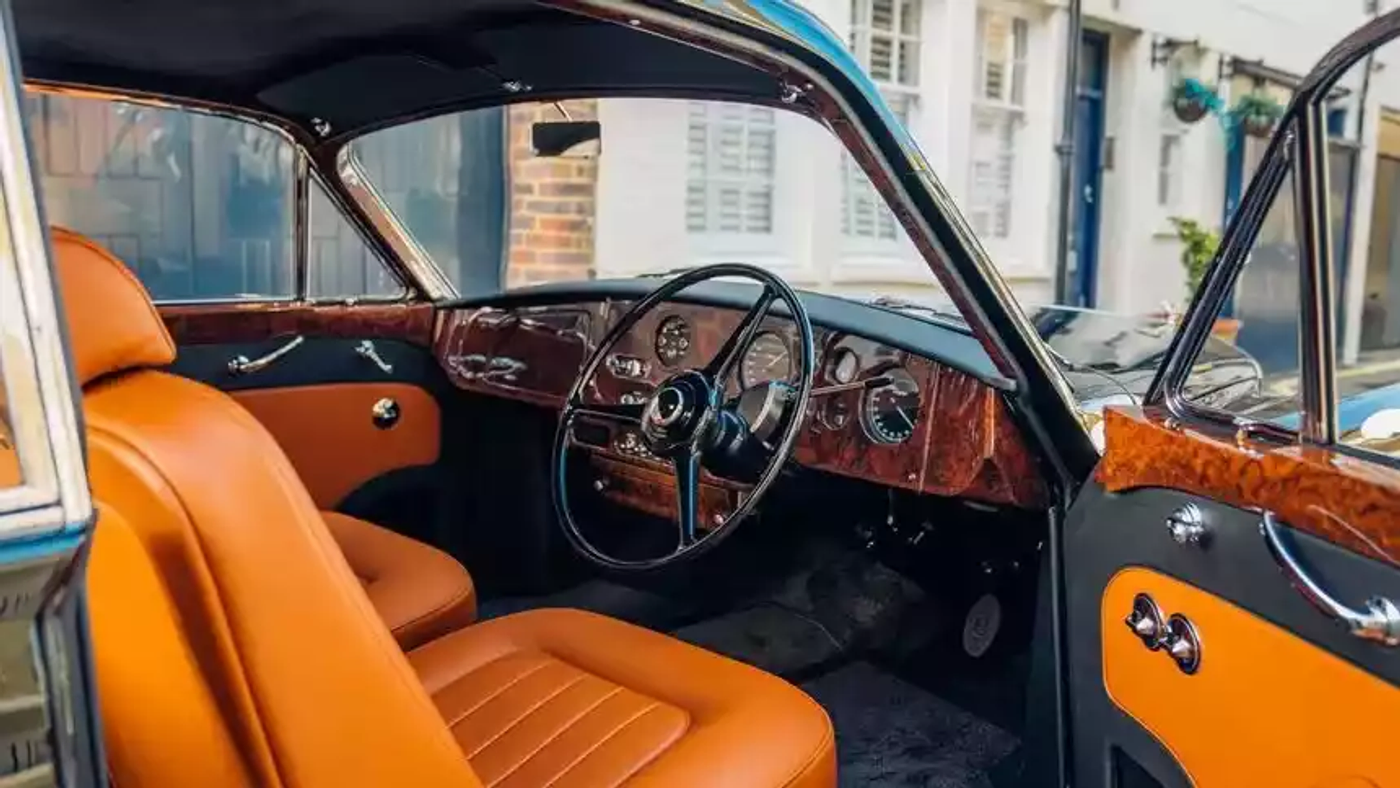 Редчайший Bentley перевели на электротягу –