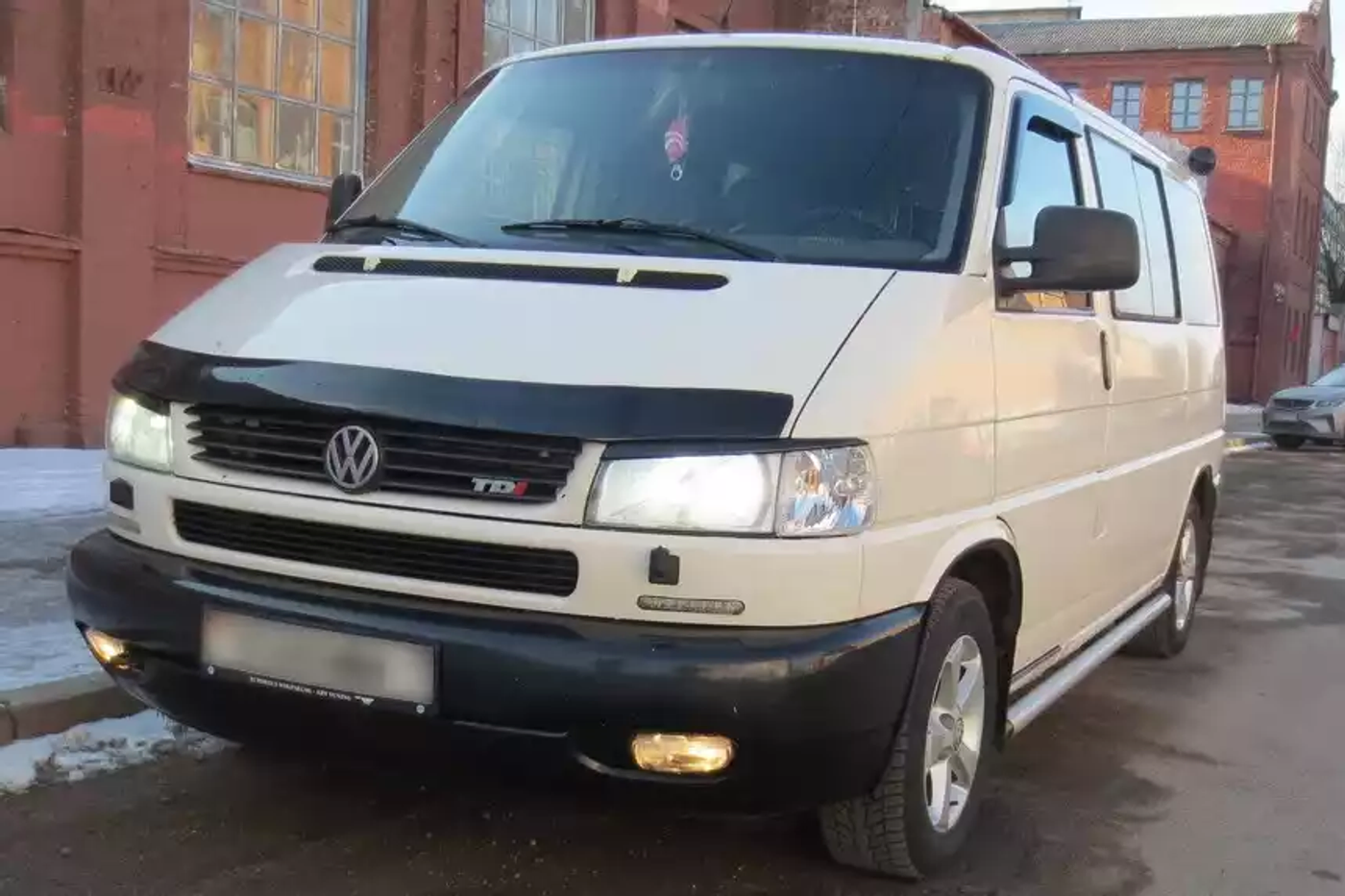 "Пробег 888.864 километра, но машина живее всех живых". Мнение владельца VW Caravelle