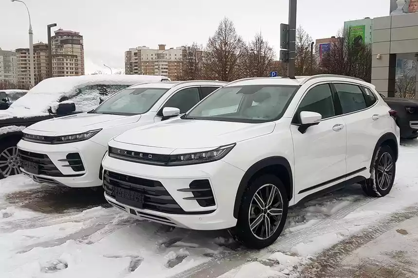 Фотофакт: в Минск прибыла первая партия кроссоверов EXEED