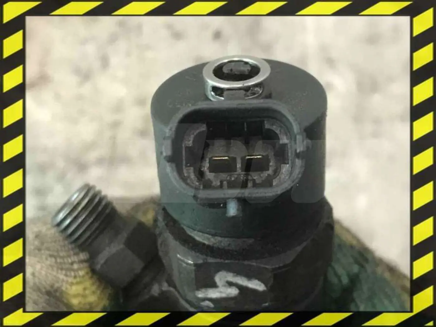 Форсунка к Mitsubishi Carisma 2000