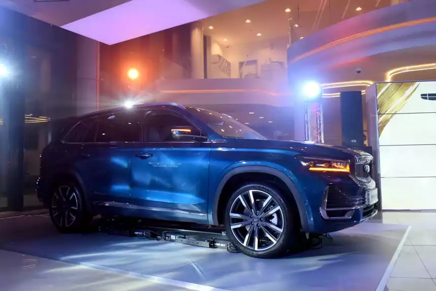 Стали известны цены на Geely Monjaro в России
