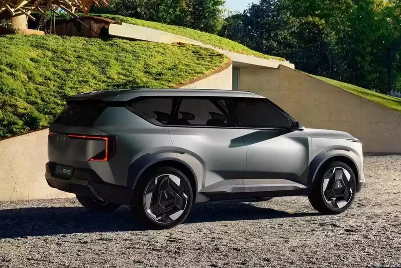 Старт продаж – этой осенью. Kia показала еще один электрический кроссовер