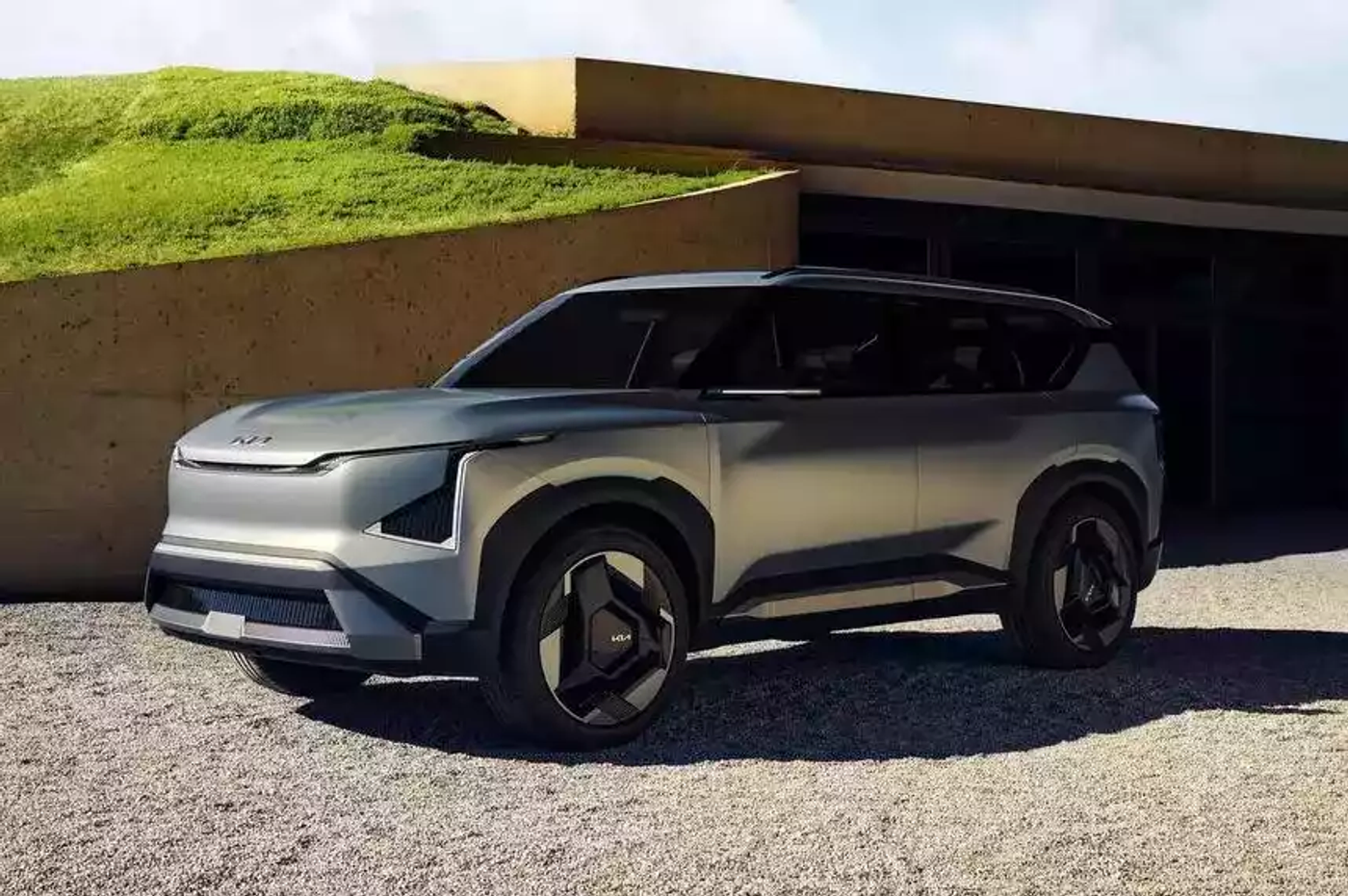 Старт продаж – этой осенью. Kia показала еще один электрический кроссовер