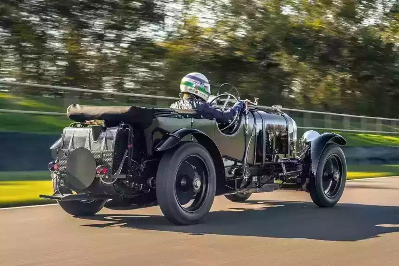 Самый быстрый автомобиль конца 1920-х возвращается: на нем будут гоняться!