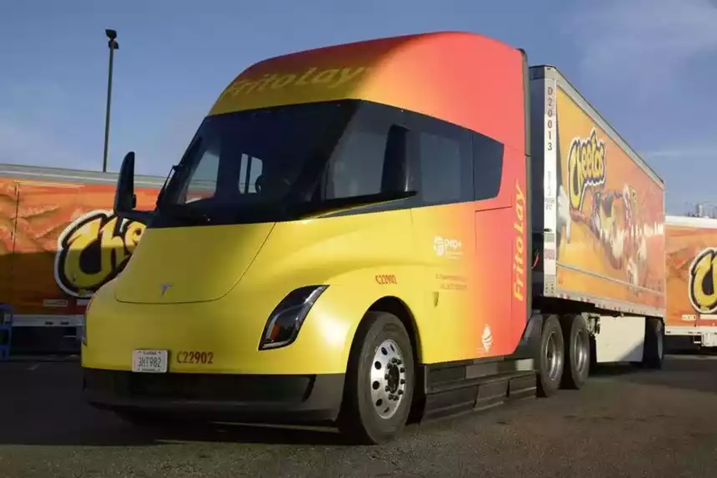 Tesla отзывает тягачи Semi – проблемы с тормозами