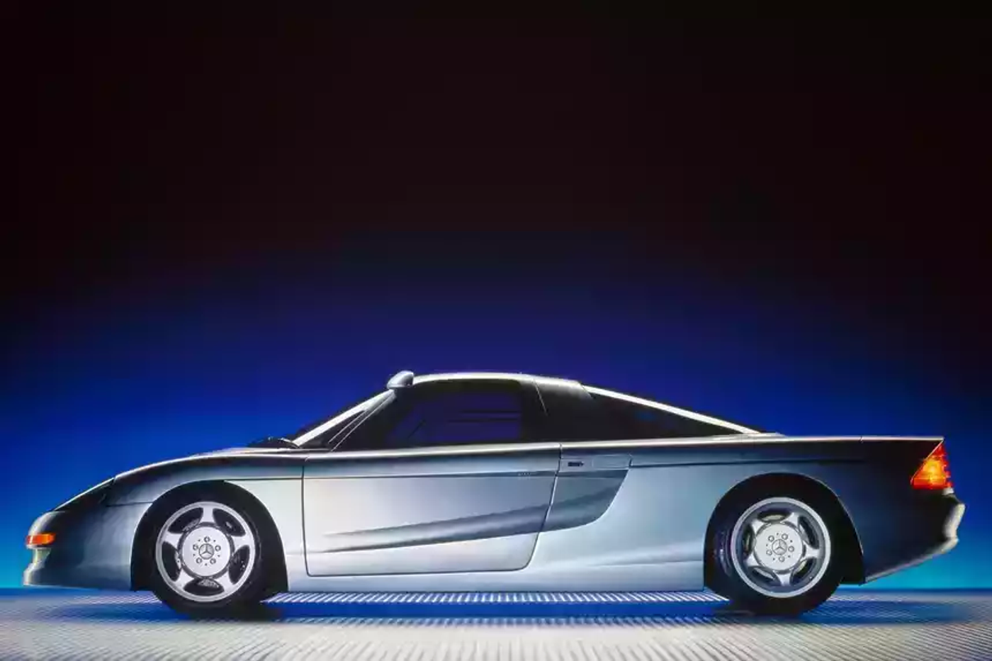 Слишком технологичный? История суперкара Mercedes, который был в шаге от серии