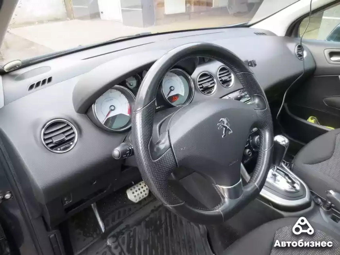 «Мотор – единственный недостаток этого автомобиля». Мнение владельца Peugeot 308