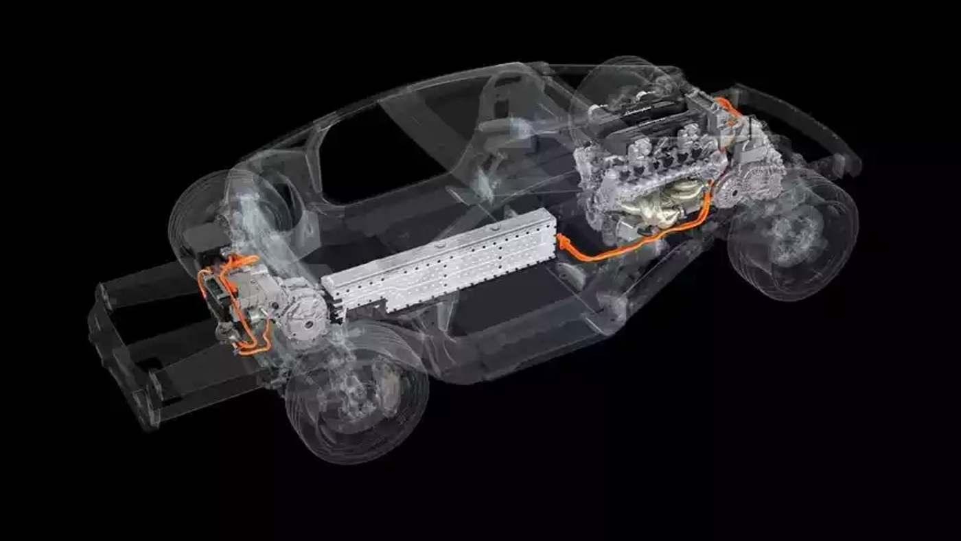 Новый «боевой бык» Lamborghini – знакомимся с супергибридом Revuelto