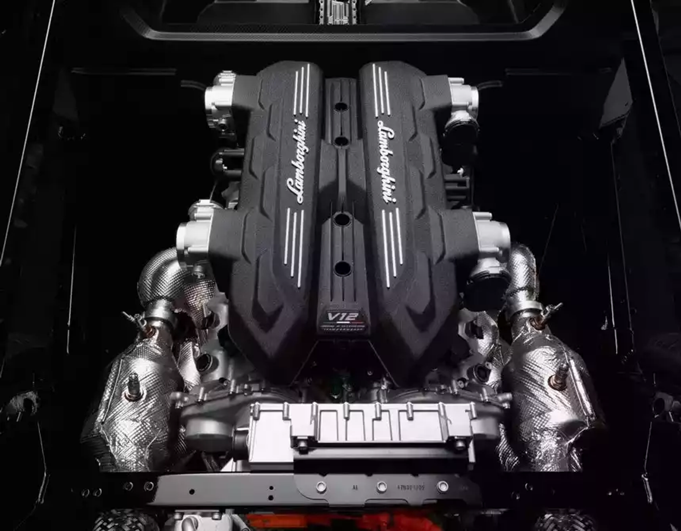 Новый «боевой бык» Lamborghini – знакомимся с супергибридом Revuelto