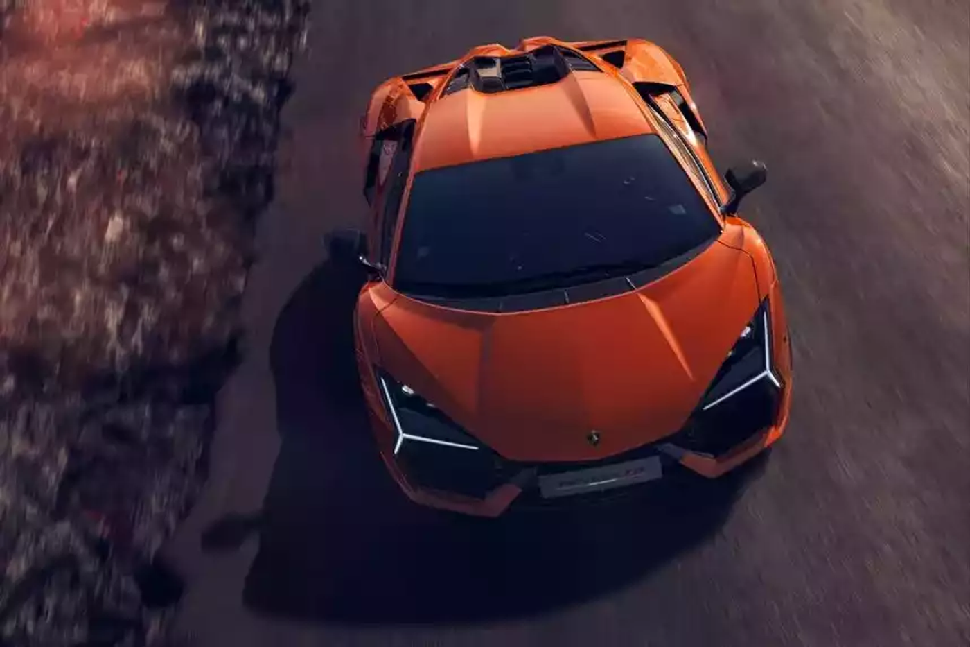 Новый «боевой бык» Lamborghini – знакомимся с супергибридом Revuelto