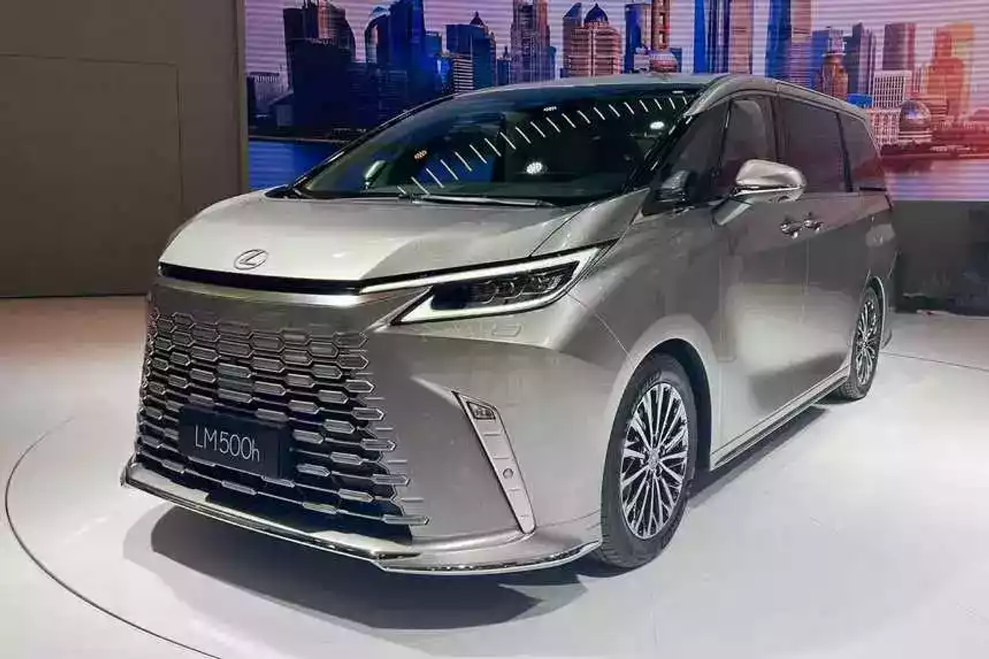XM, LM и Nautilus: мировые премьеры автосалона в Шанхае