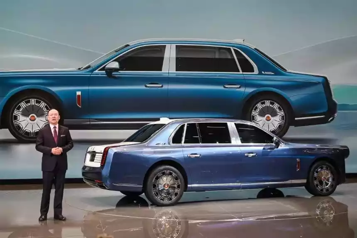 Самый дорогой «китаец» и трехосный пикап: яркие машины Шанхая-2023
