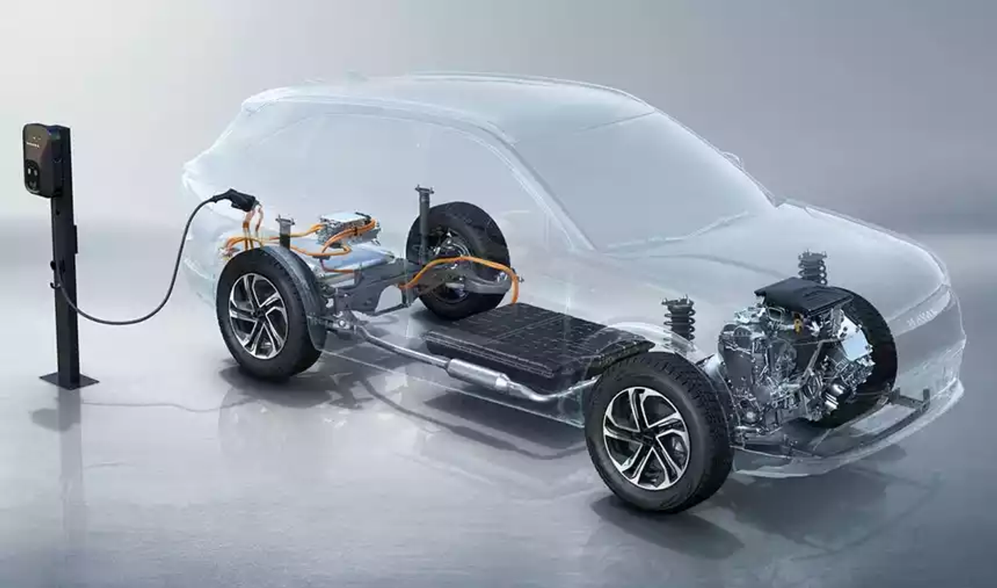 Самый дорогой «китаец» и трехосный пикап: яркие машины Шанхая-2023