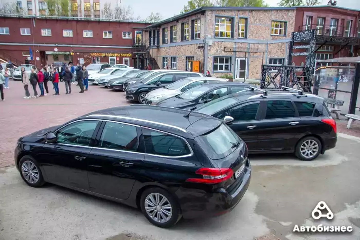 «На дизель 1.5 ничего нет». Любители Peugeot рассказали о своих машинах