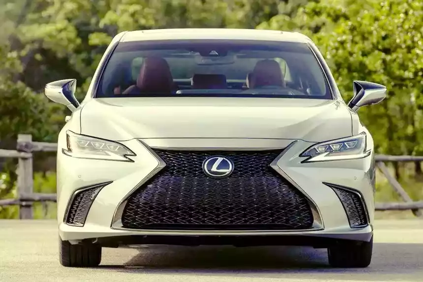 У Lexus пять раз протекал люк на крыше – терпение владельца лопнуло